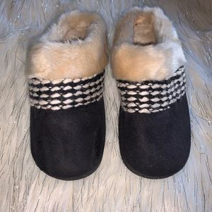 Isotoner Bedroom Slippers Size 6.5|7